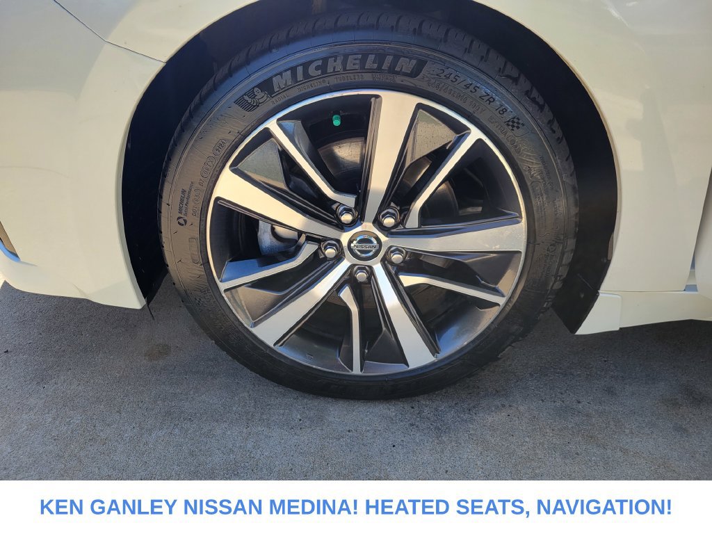 Used 2019 Nissan Maxima 3.5 SV w/ Floor Mat Group FWD image 18