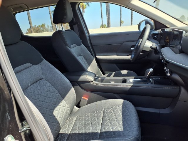 Certified 2025 Nissan Kicks SV AWD/4WD image 26