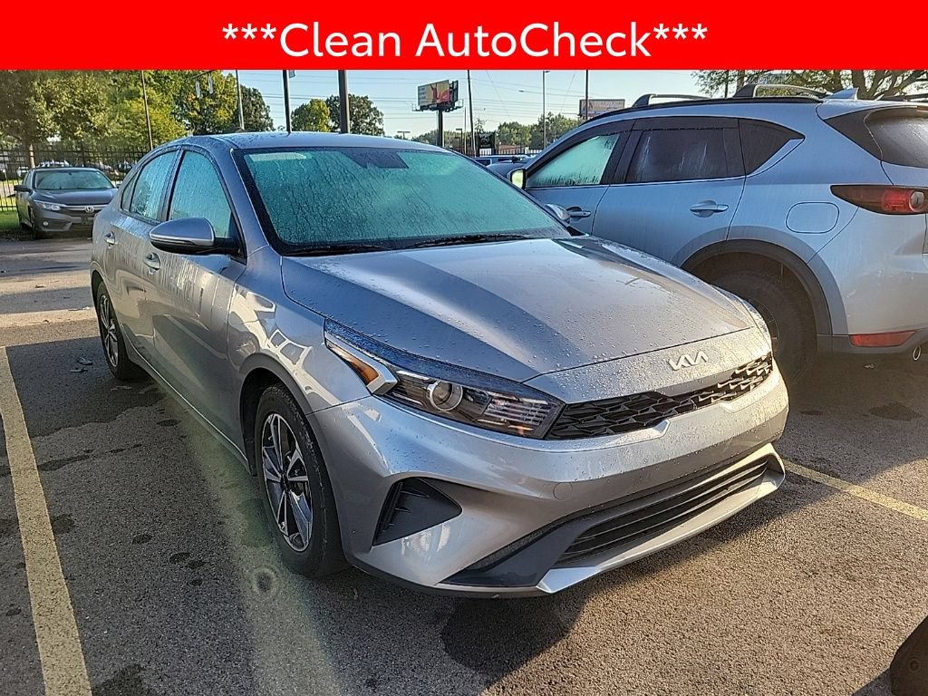 Used 2024 Kia Forte LXS w/ LXS Technology Package FWD image 3