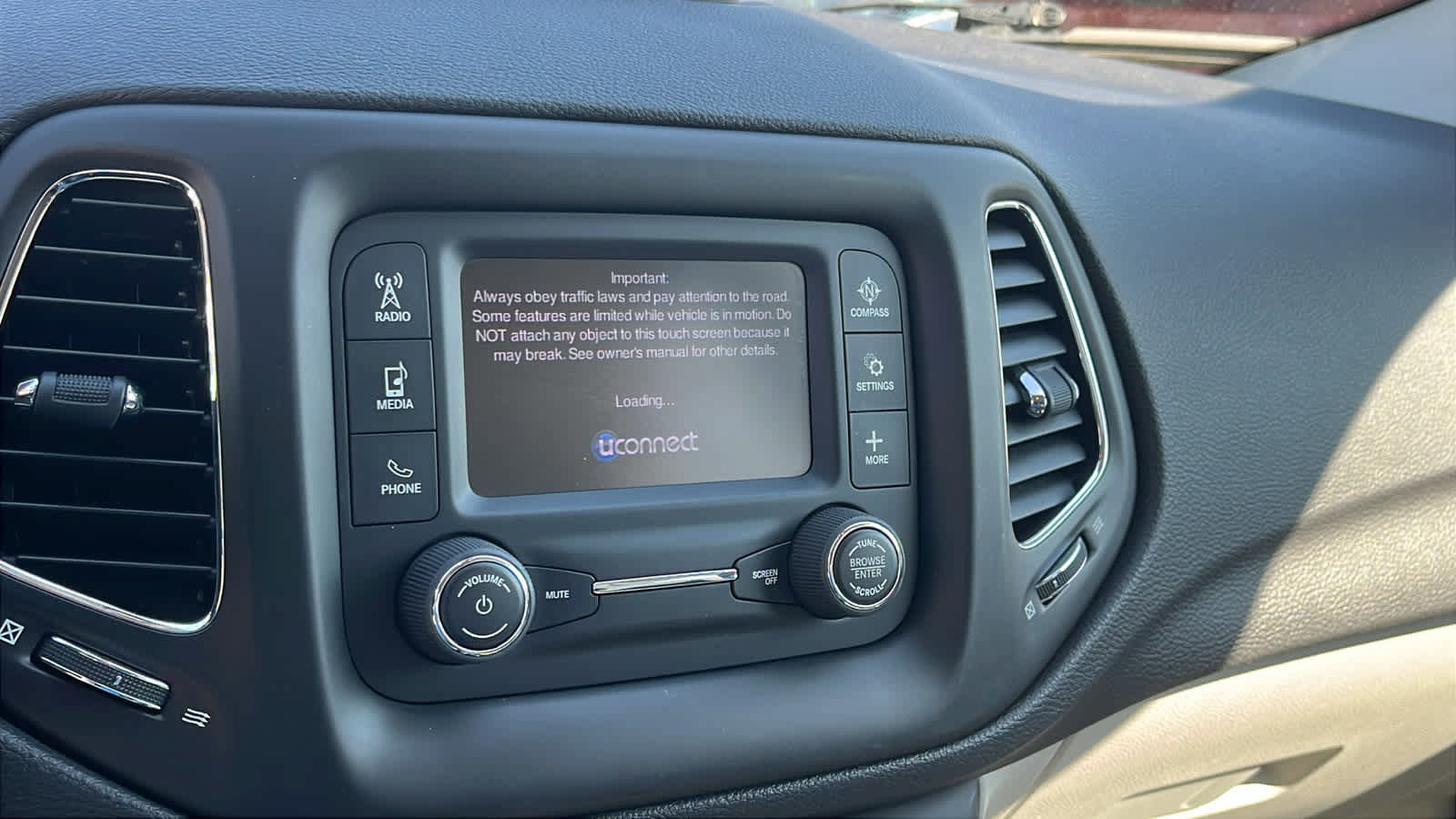 Used 2017 Jeep Compass Latitude w/ Cold Weather Group image 15