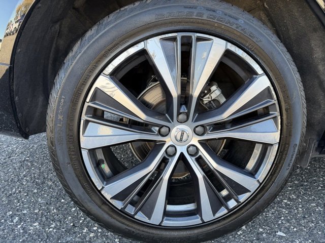 Certified 2022 Volvo XC60 B5 Momentum w/ Climate Package image 16