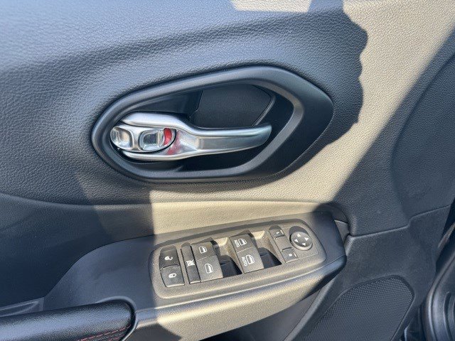 Used 2022 Jeep Cherokee Trailhawk w/ Comfort/Convenience Group image 12