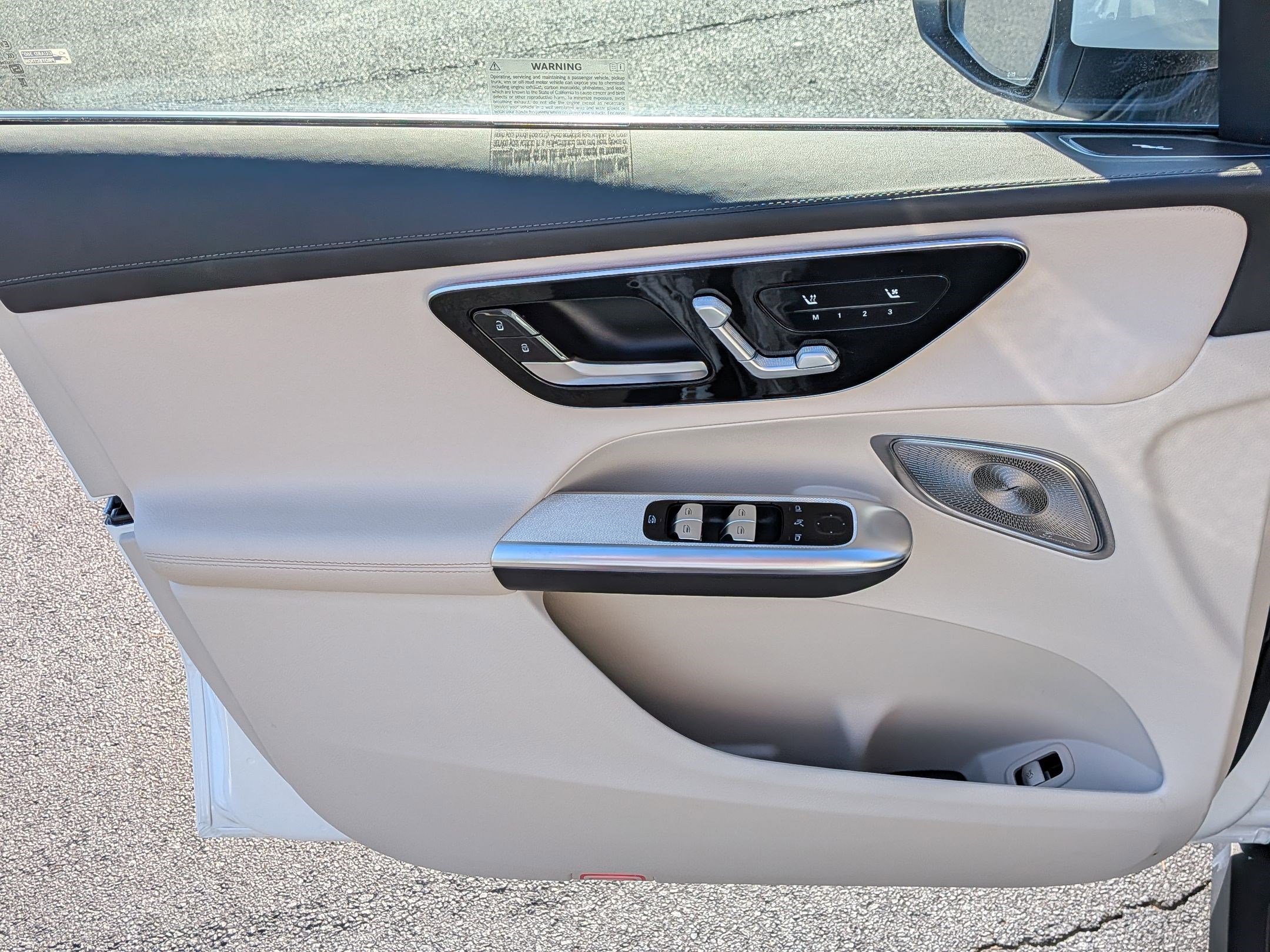 Used 2025 Mercedes-Benz GLC 300 4MATIC image 14