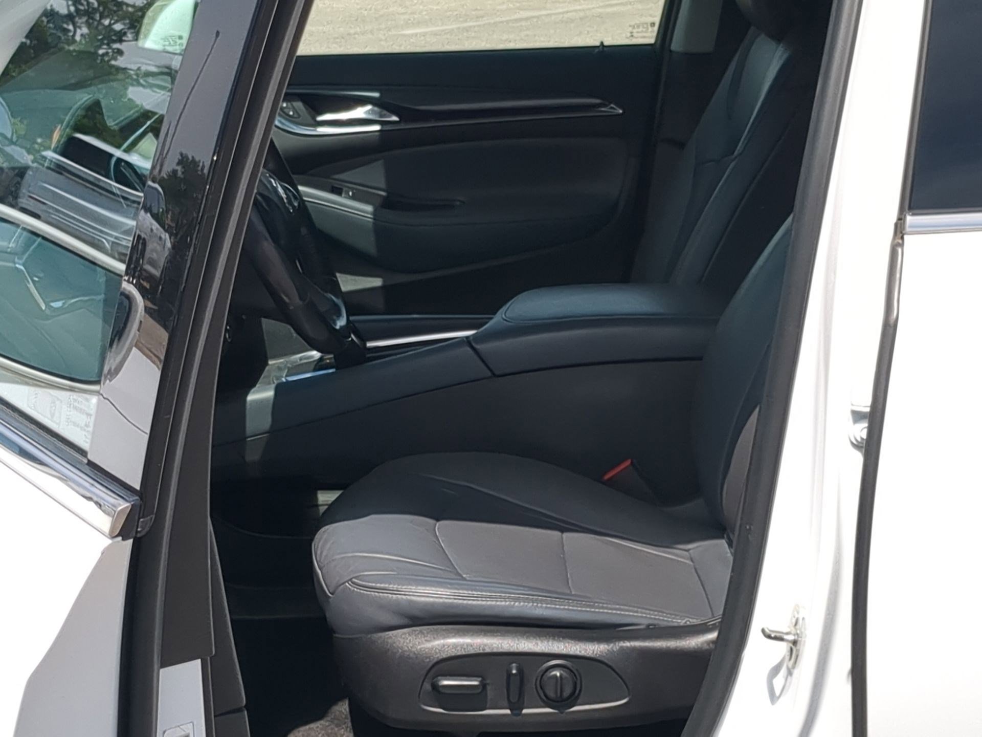 Used 2019 Buick Enclave Essence FWD image 11