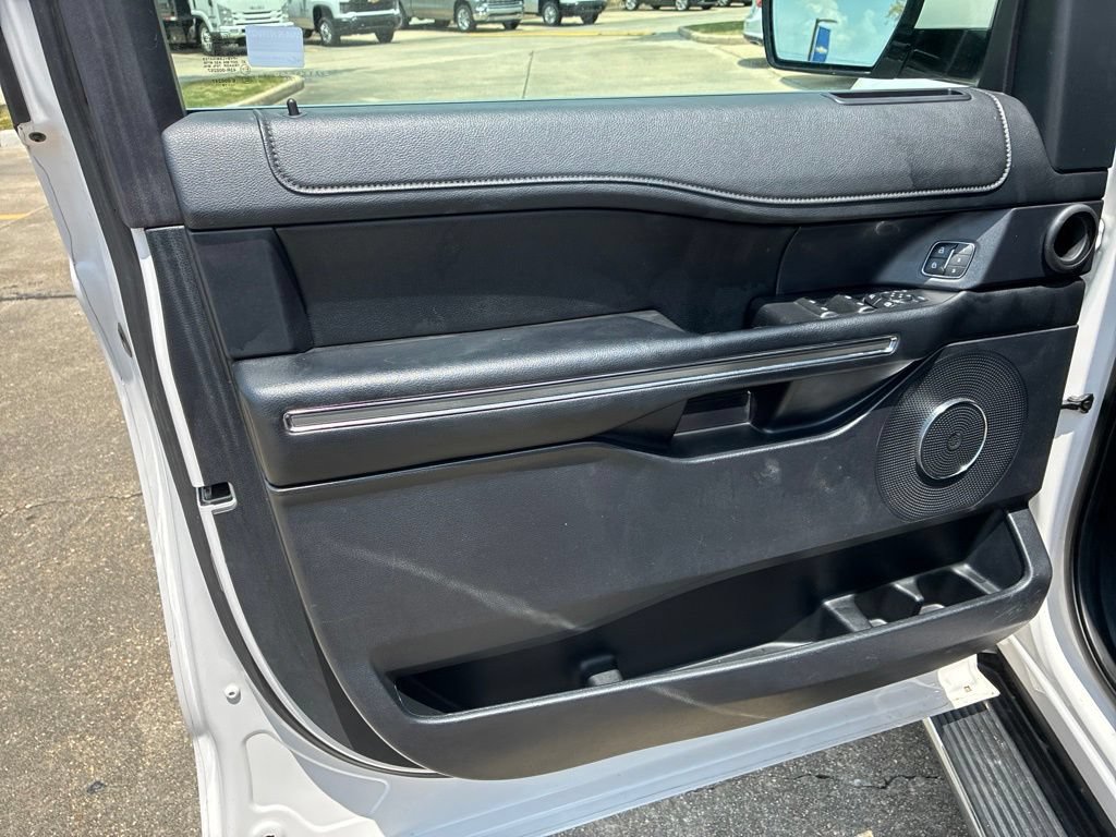 Used 2019 Ford Expedition XLT w/ Equipment Group 202A RWD image 18