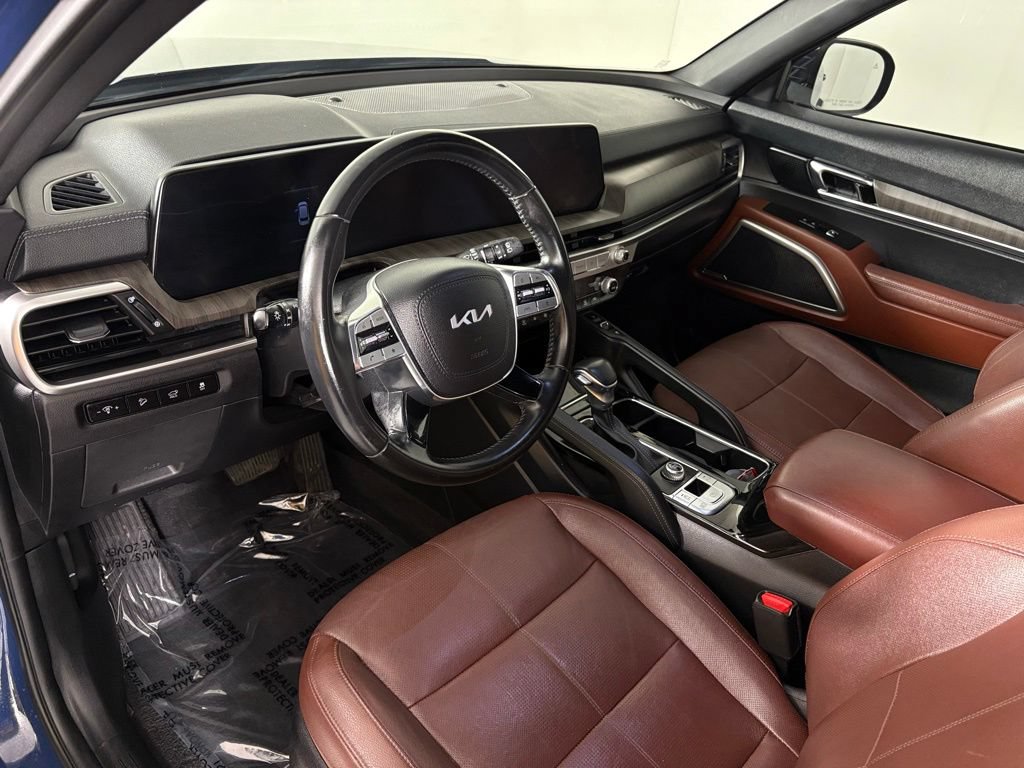 Used 2023 Kia Telluride EX w/ EX Captain's Chair Package FWD image 17