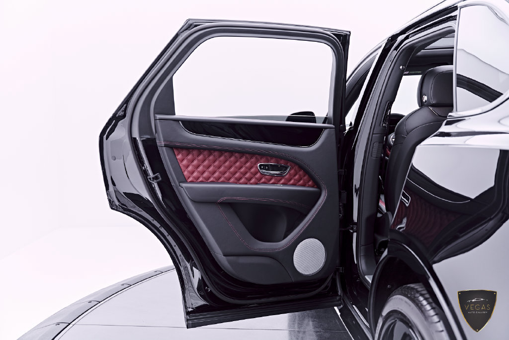 Used 2024 Bentley Bentayga AWD/4WD image 35