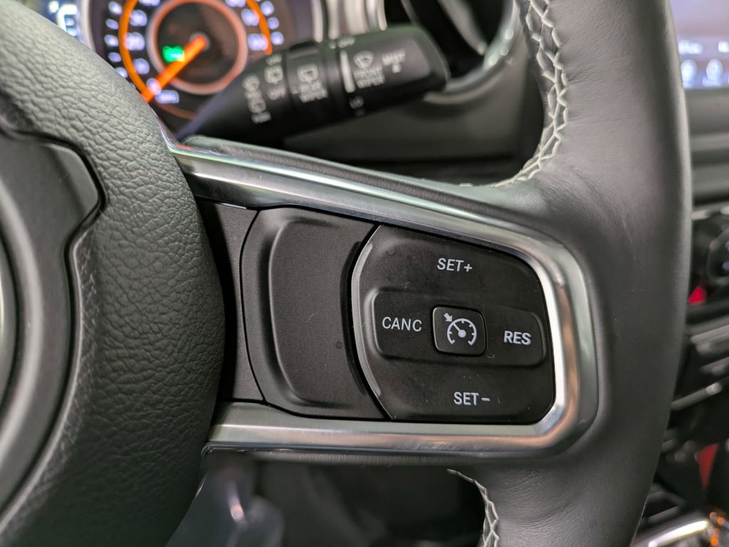 Used 2018 Jeep Wrangler Unlimited Sahara AWD/4WD image 18