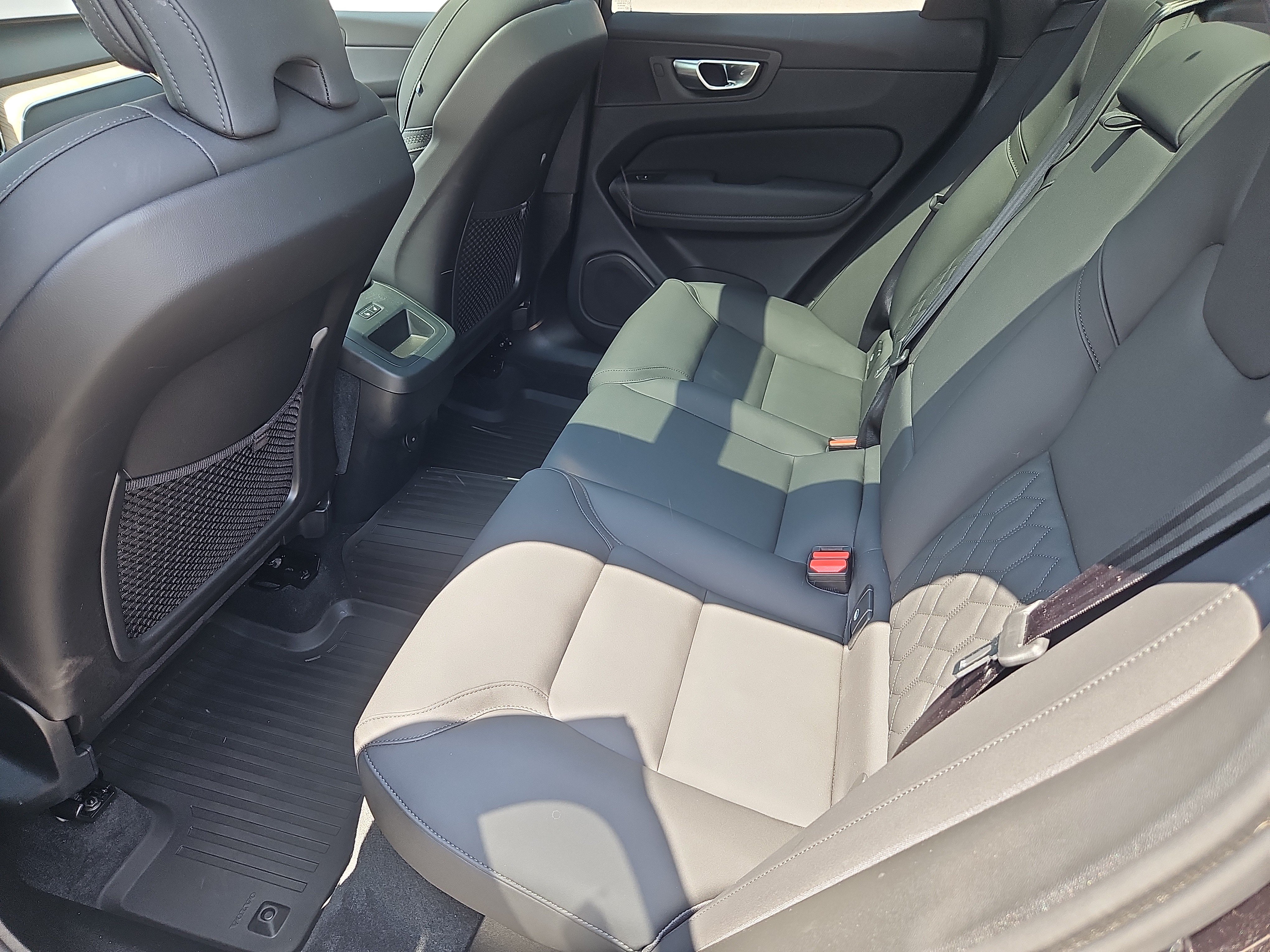 Used 2026 Volvo XC60 B5 Plus w/ Protection Package Premier AWD/4WD image 32