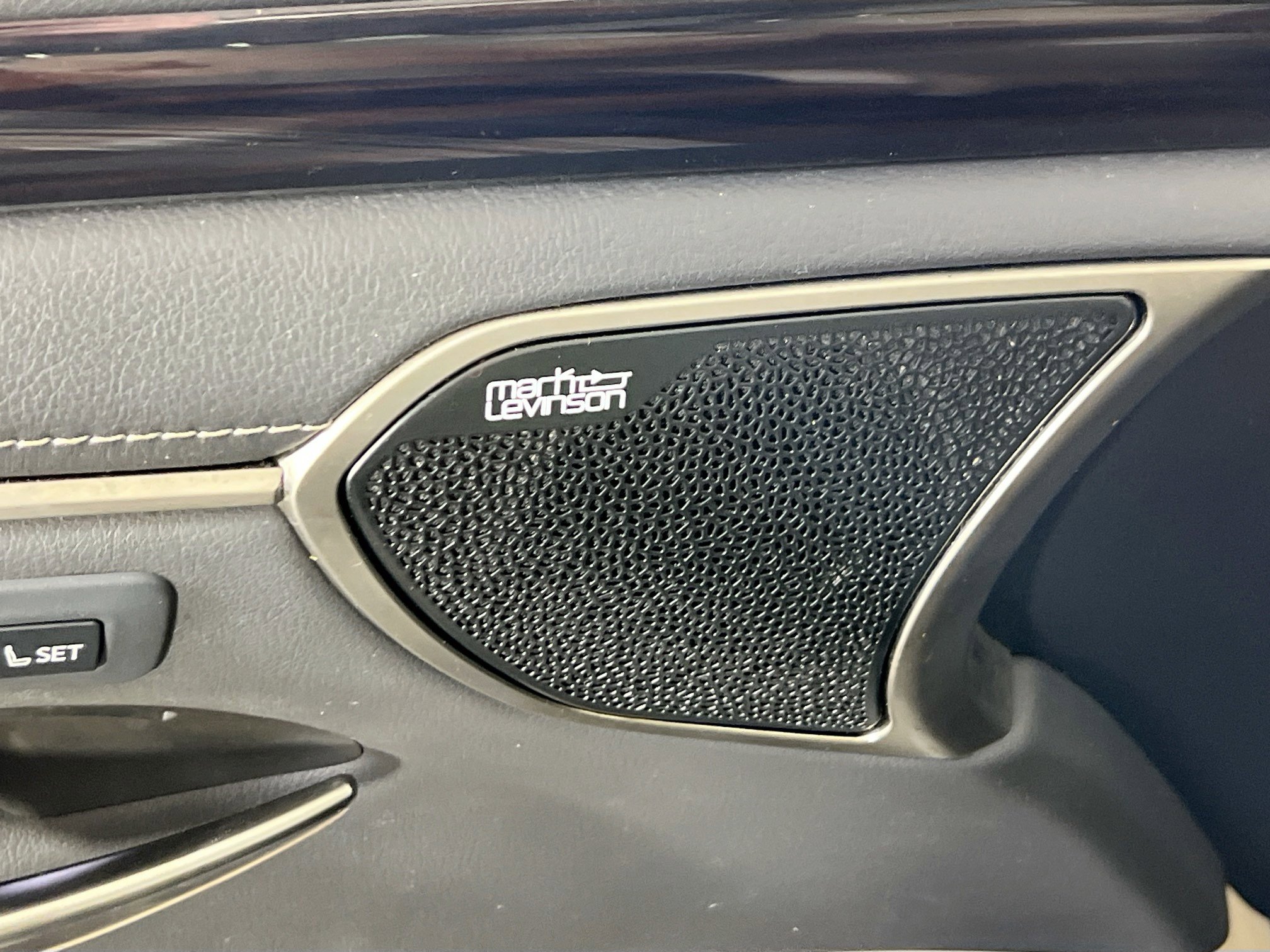 Used 2021 Lexus ES 300h Ultra Luxury w/ Accessory Package 2 image 19