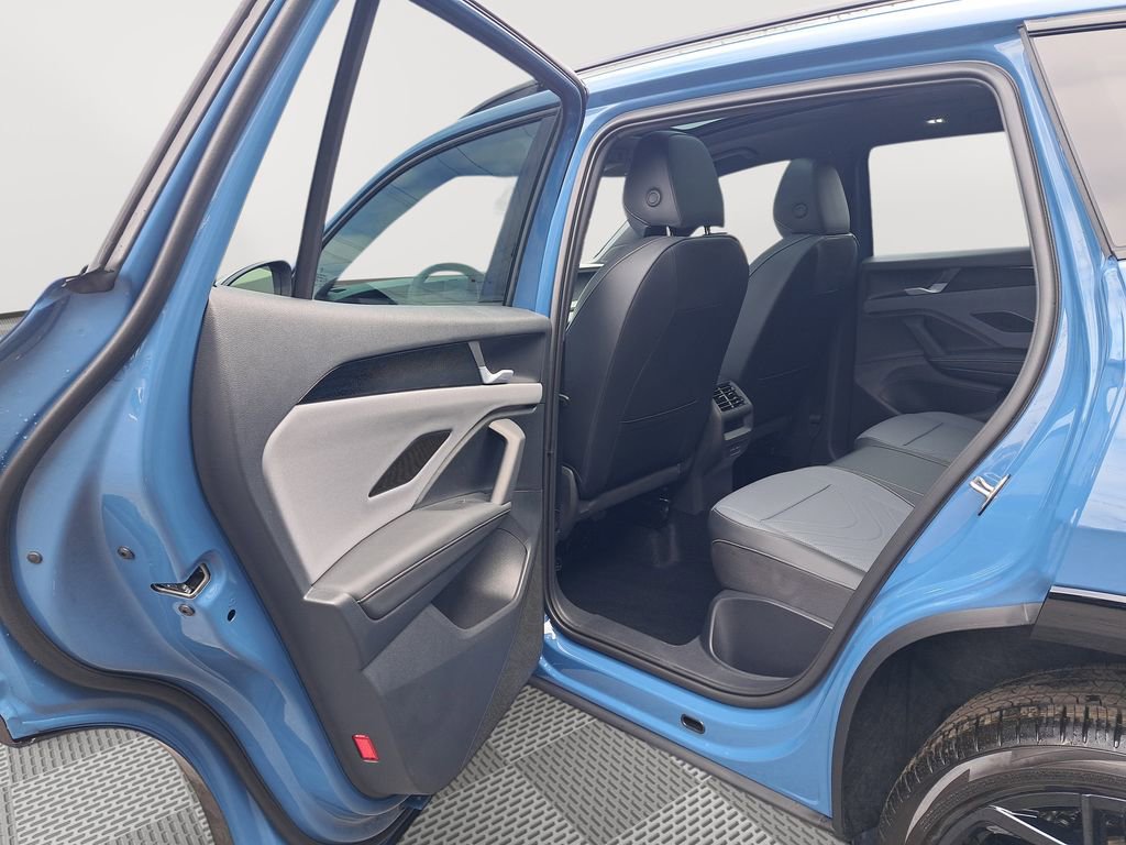 New 2025 Volkswagen Tiguan SE R-Line AWD/4WD image 13
