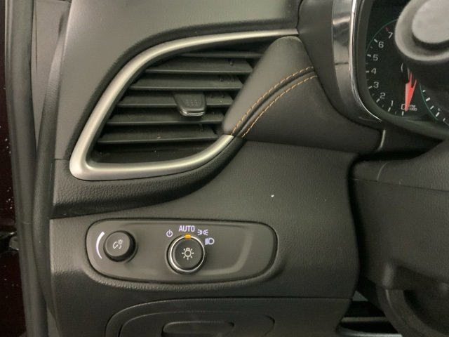 Used 2022 Chevrolet Trax LT w/ LT Convenience Package image 18