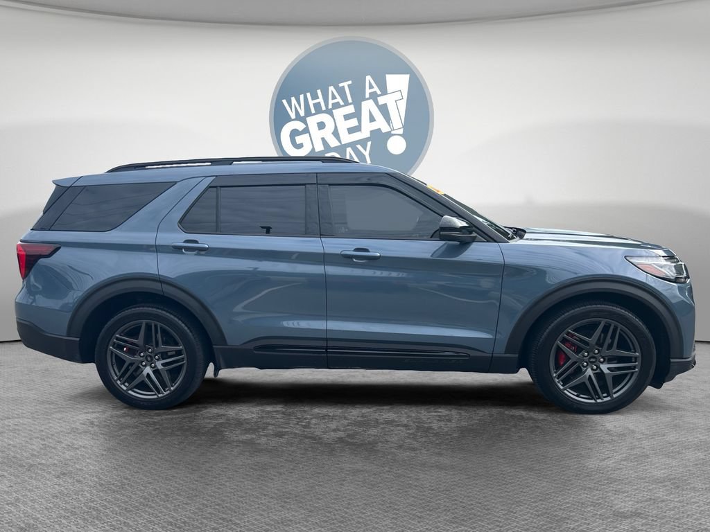 Used 2025 Ford Explorer ST AWD/4WD image 2