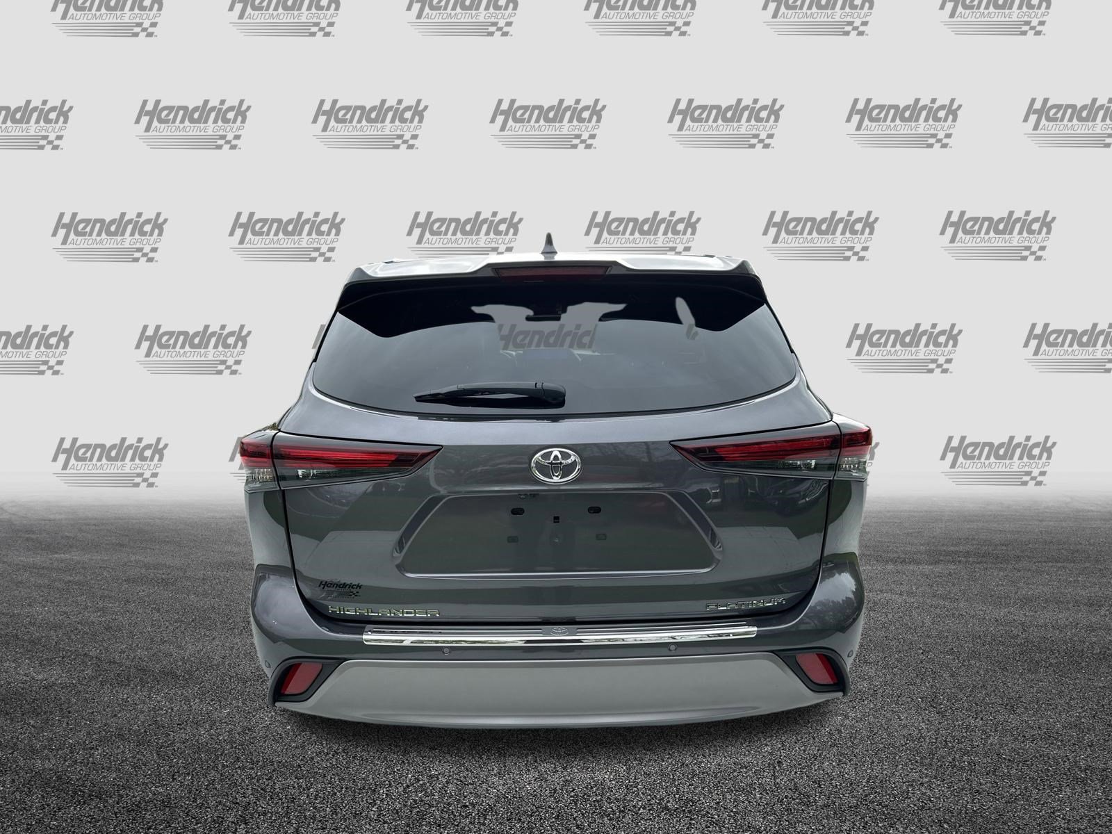 Used 2024 Toyota Highlander Platinum image 9