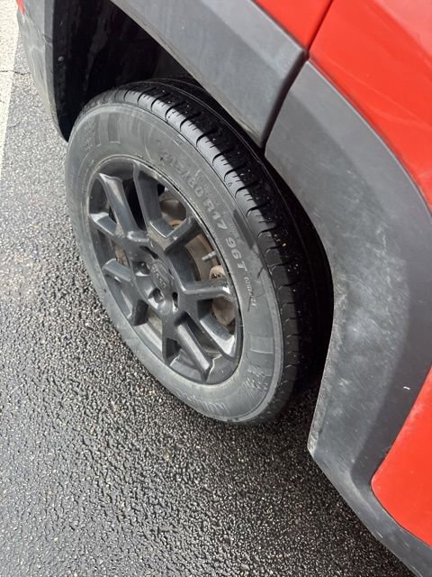 Used 2020 Jeep Renegade Altitude w/ UConnect 8.4 Nav Group FWD image 31