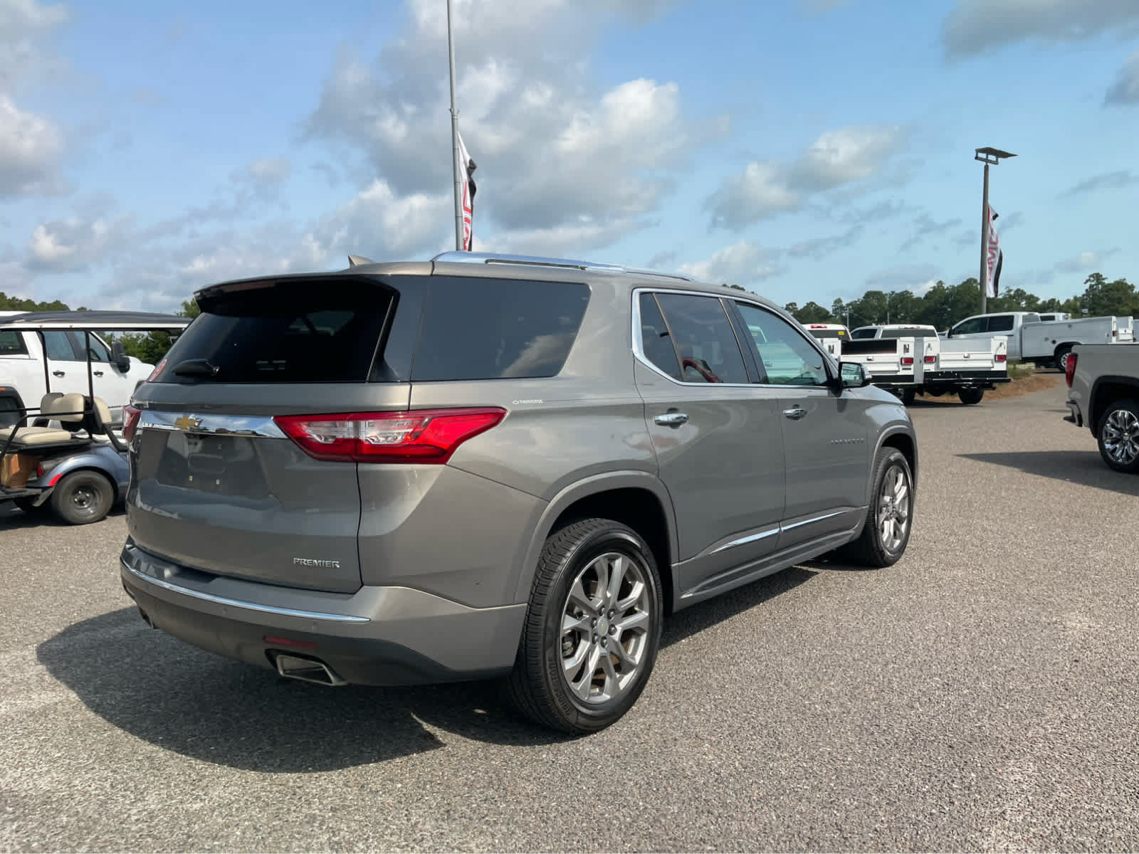 Used 2019 Chevrolet Traverse Premier w/ Driver Confidence II Package FWD image 5