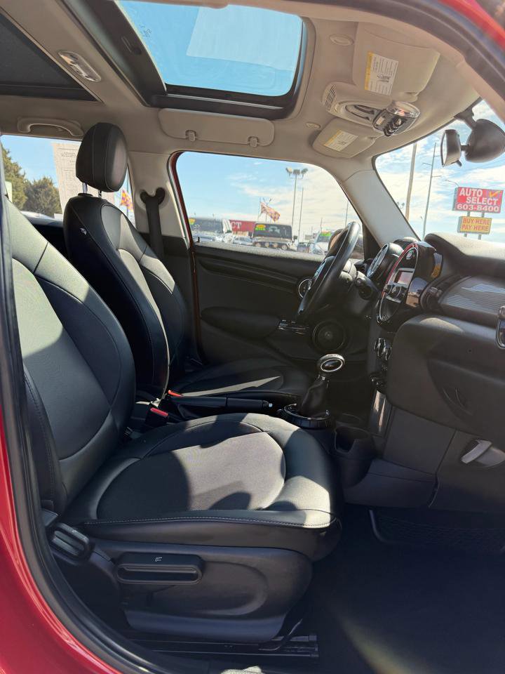 Used 2016 MINI Cooper 4-Door Hardtop image 17