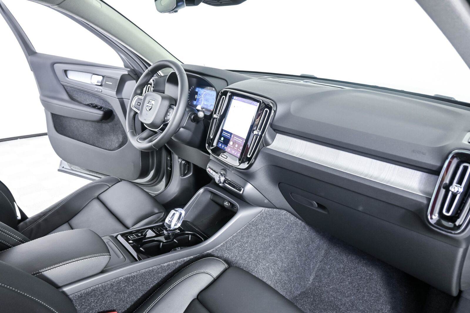 New 2026 Volvo XC40 B5 Plus w/ Climate Package AWD/4WD image 24