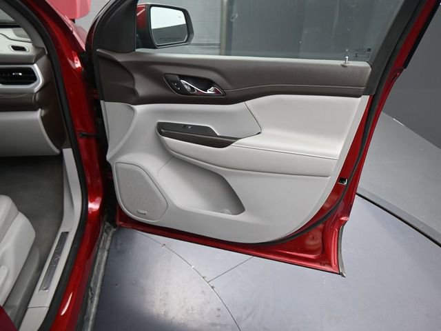 Used 2023 GMC Acadia SLT image 13