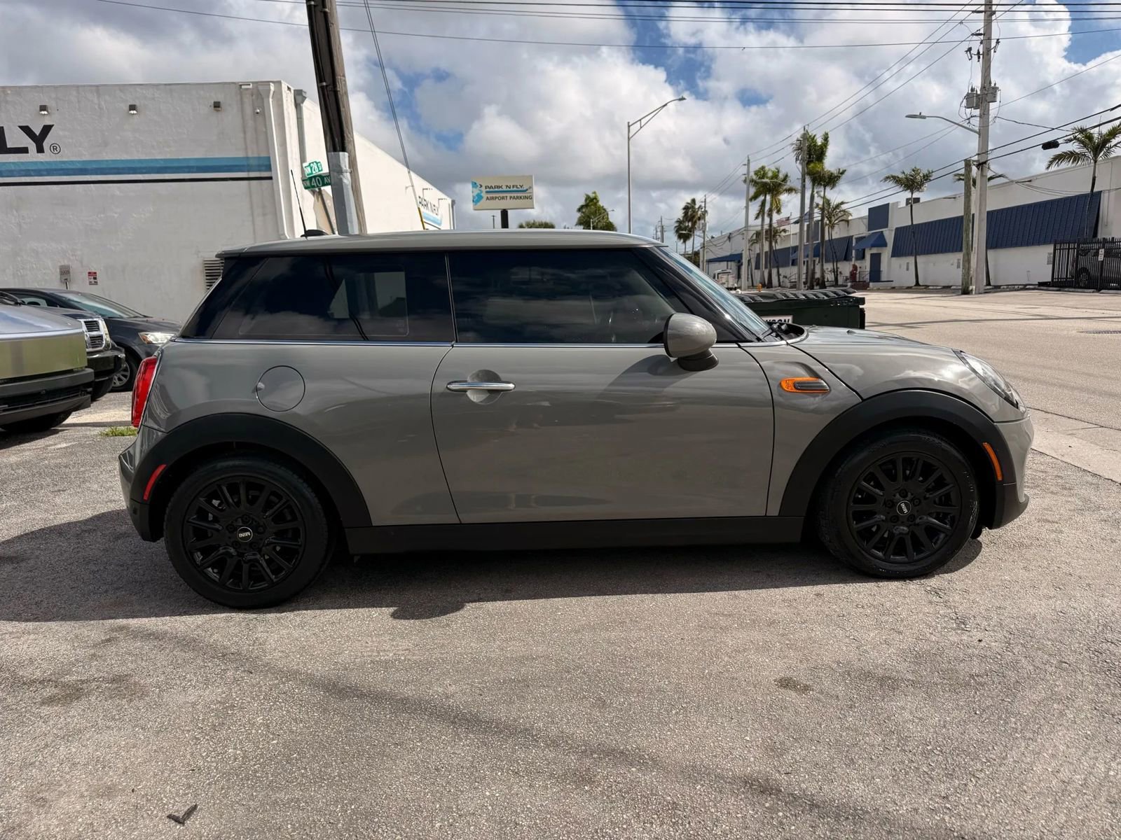 Used 2019 MINI Cooper 2-Door Hardtop image 4