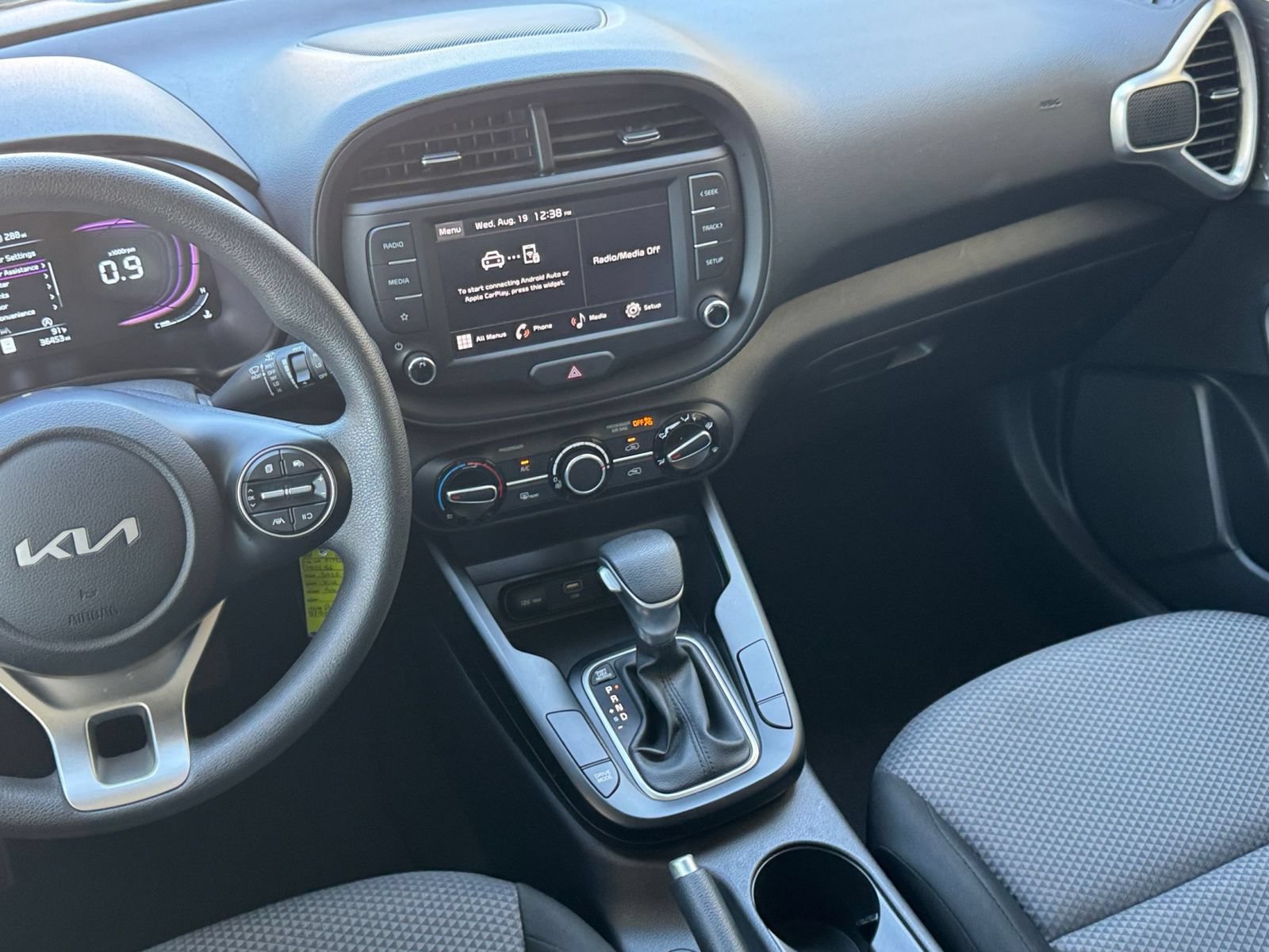 Used 2025 Kia Soul LX w/ LX Technology Package FWD image 19