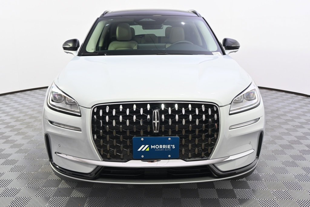 New 2025 Lincoln Corsair Reserve w/ Towing Package image 8