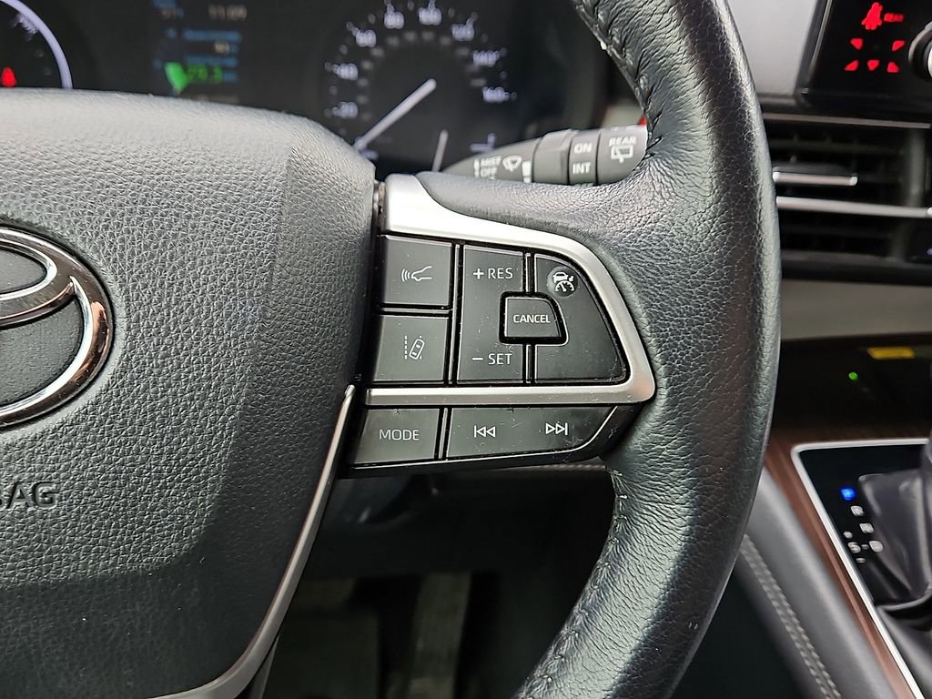 Used 2022 Toyota Sienna XLE w/ XLE Plus Package image 22