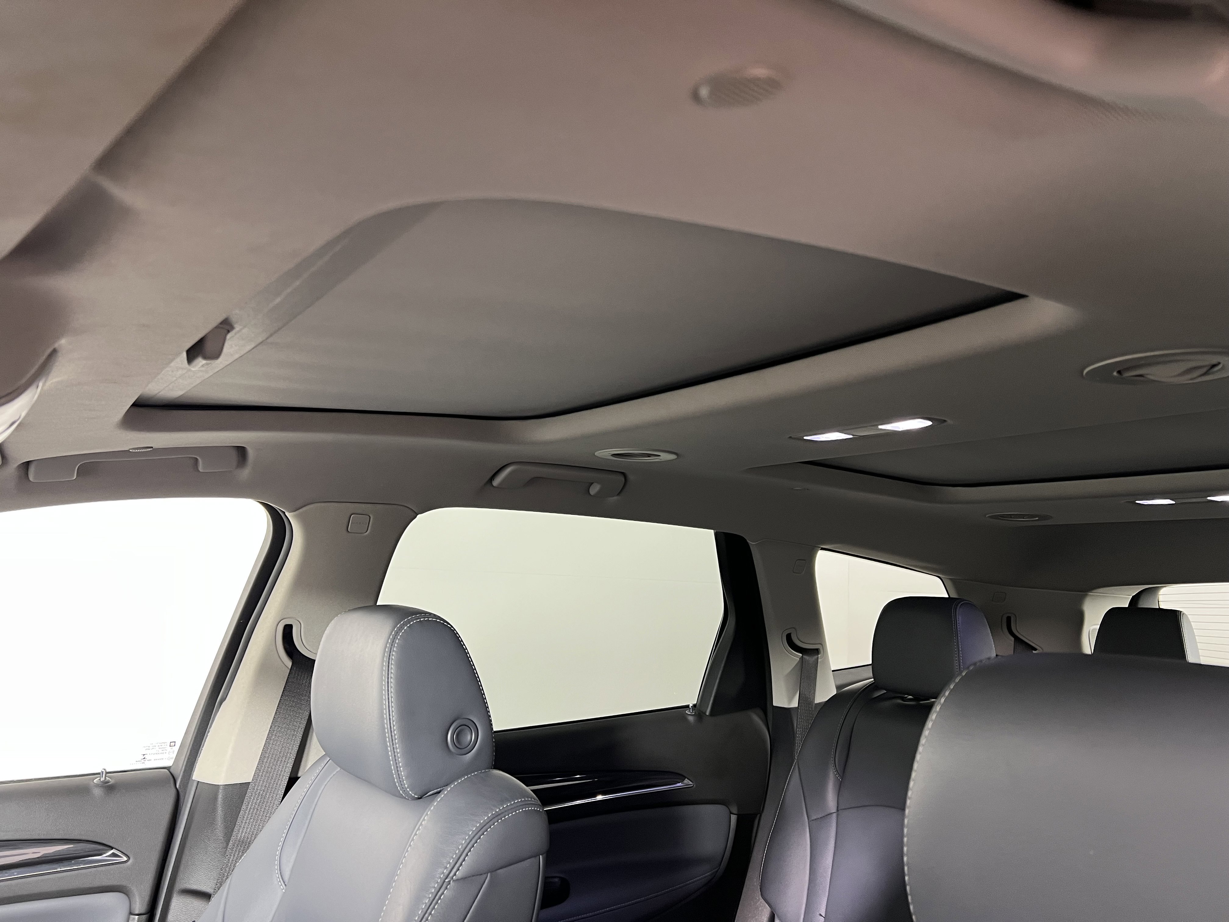 Used 2020 Buick Enclave Essence w/ Sport Touring Edition image 18