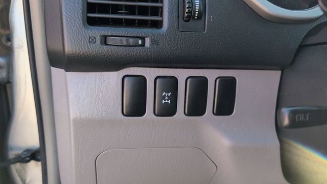 Used 2004 Toyota 4Runner SR5 image 10