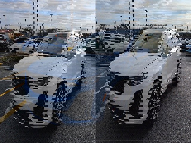 Used 2024 Cadillac XT6 Sport w/ Technology Package image 3