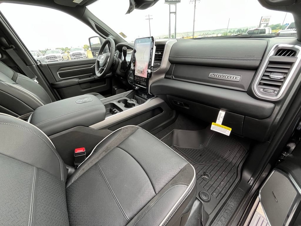 New 2026 RAM 3500 Laramie AWD/4WD image 19
