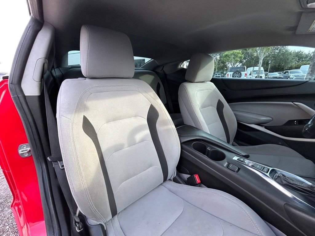 Used 2022 Chevrolet Camaro LT RWD image 27