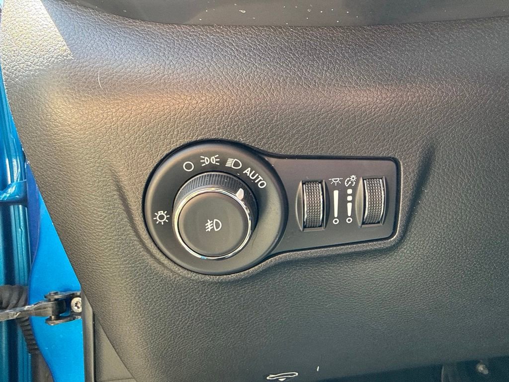 Used 2022 Jeep Compass Latitude w/ Convenience Group AWD/4WD image 22