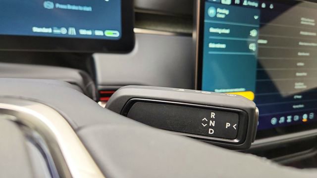 Used 2025 Rivian R1S Adventure image 49