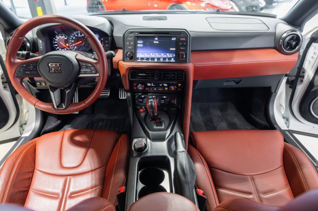 Used 2021 Nissan GT-R Premium image 38