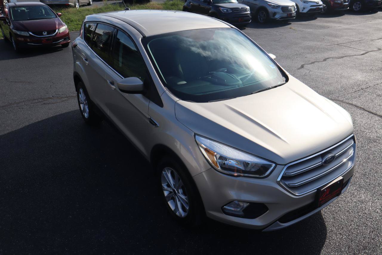 Used 2017 Ford Escape SE FWD image 12