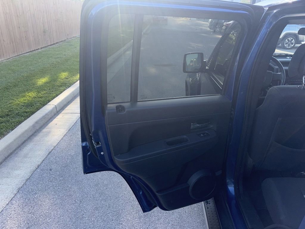 Used 2010 Jeep Liberty Sport w/ Popular Equipment Group AWD/4WD image 18