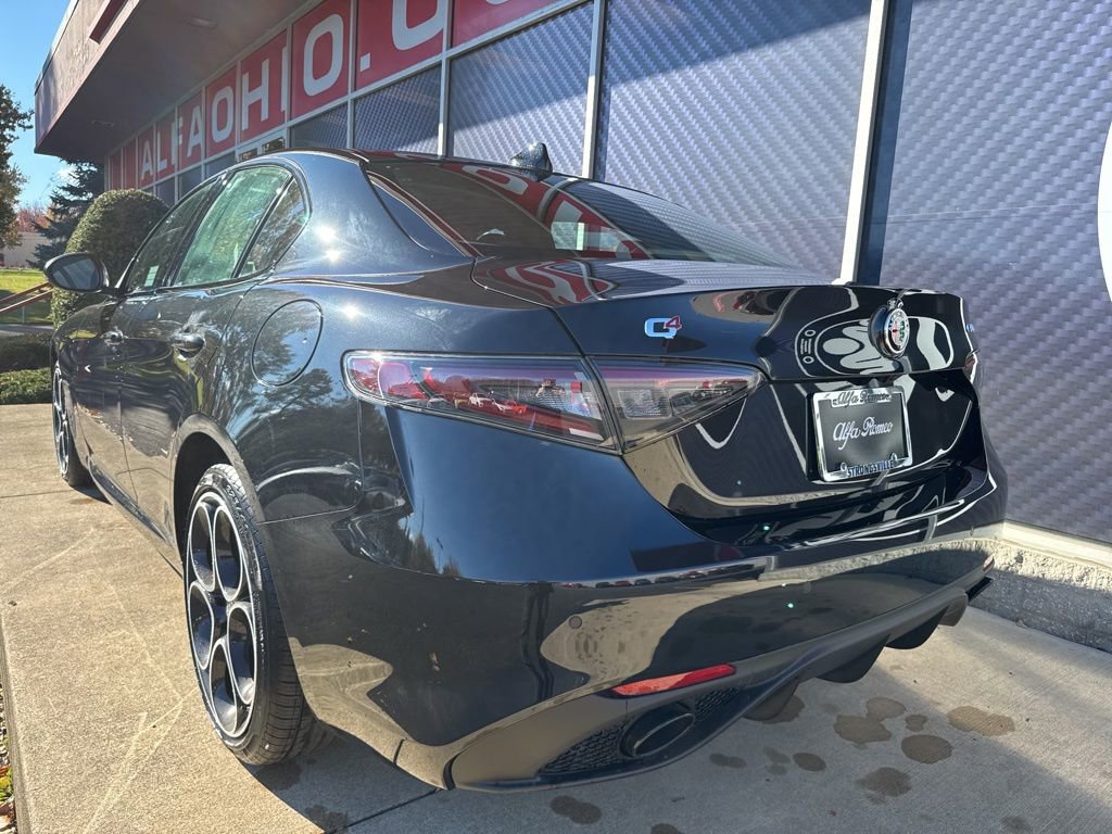 New 2025 Alfa Romeo Giulia AWD image 11