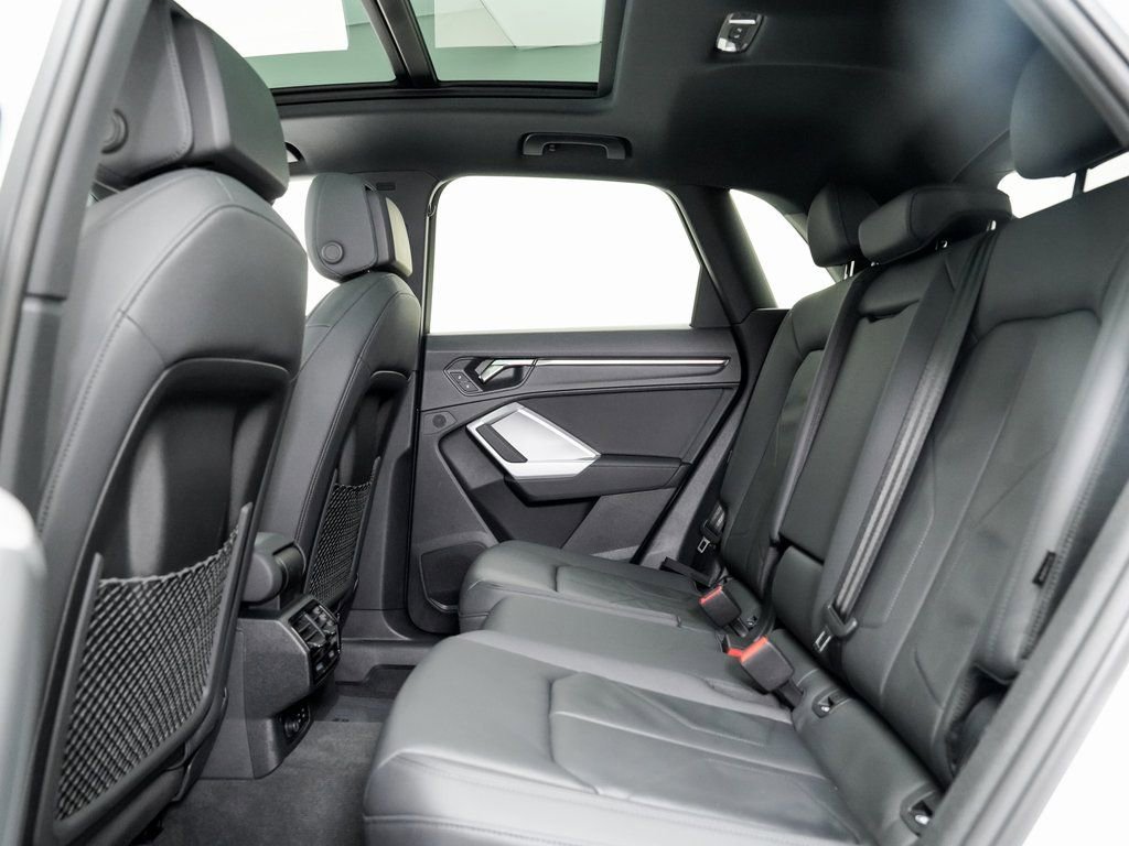 Certified 2025 Audi Q3 2.0T Premium image 22