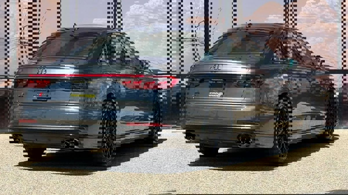 Used 2021 Audi S8 L w/ S8 Executive Package image 16