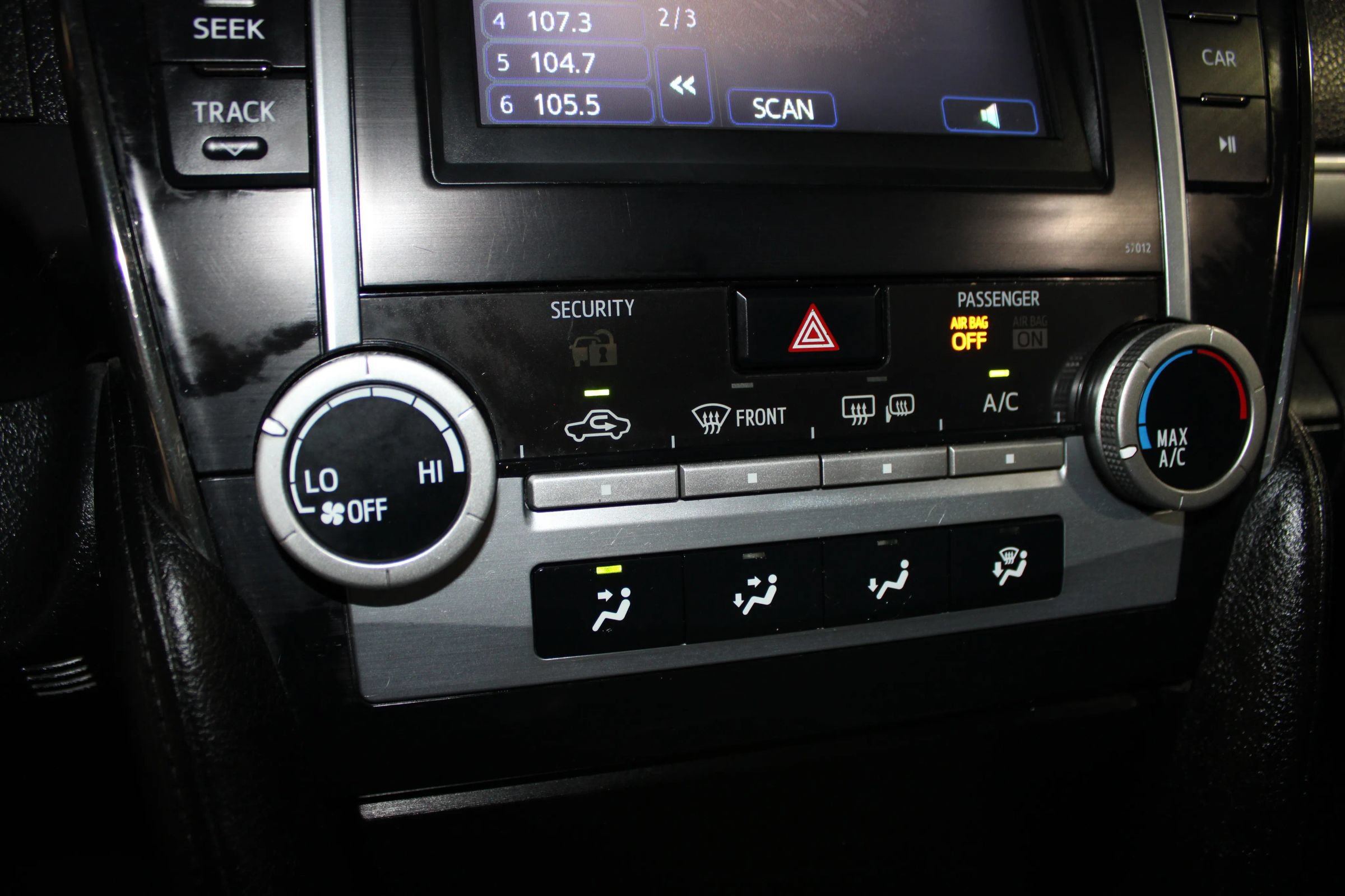 Used 2012 Toyota Camry SE FWD image 16