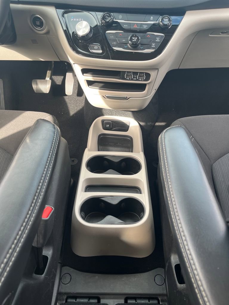 Used 2024 Chrysler Voyager LX image 25