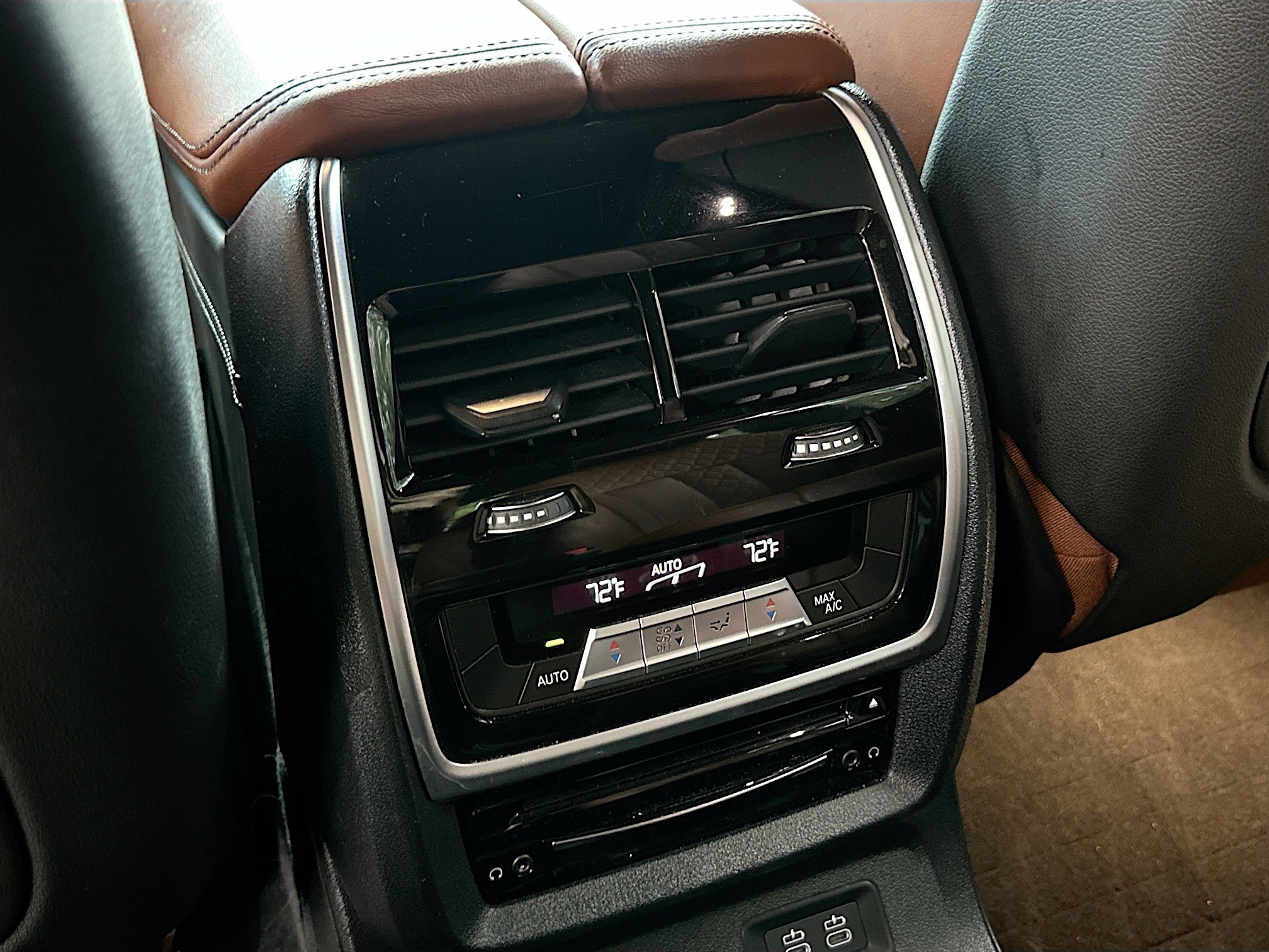 Used 2020 BMW X7 M50i w/ Dynamic Handling Package image 28