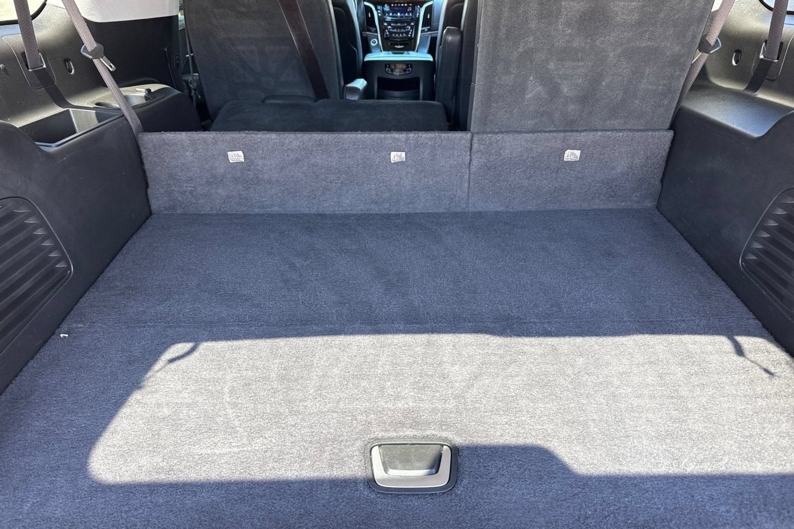 Used 2017 Cadillac Escalade ESV Luxury RWD image 16