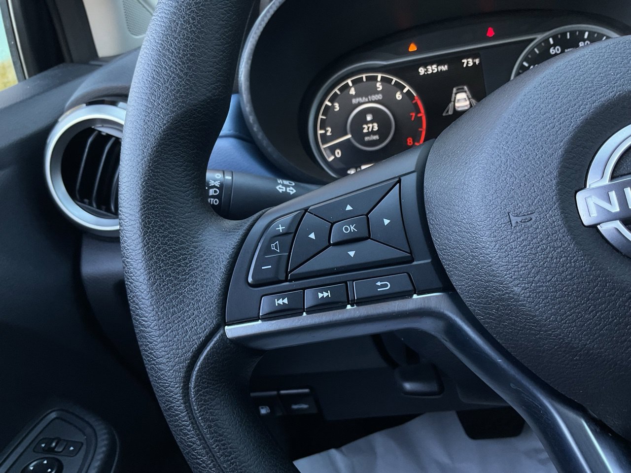 Used 2025 Nissan Versa SV FWD image 30