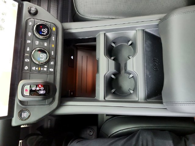 New 2026 Land Rover Defender 110 OCTA AWD/4WD image 26