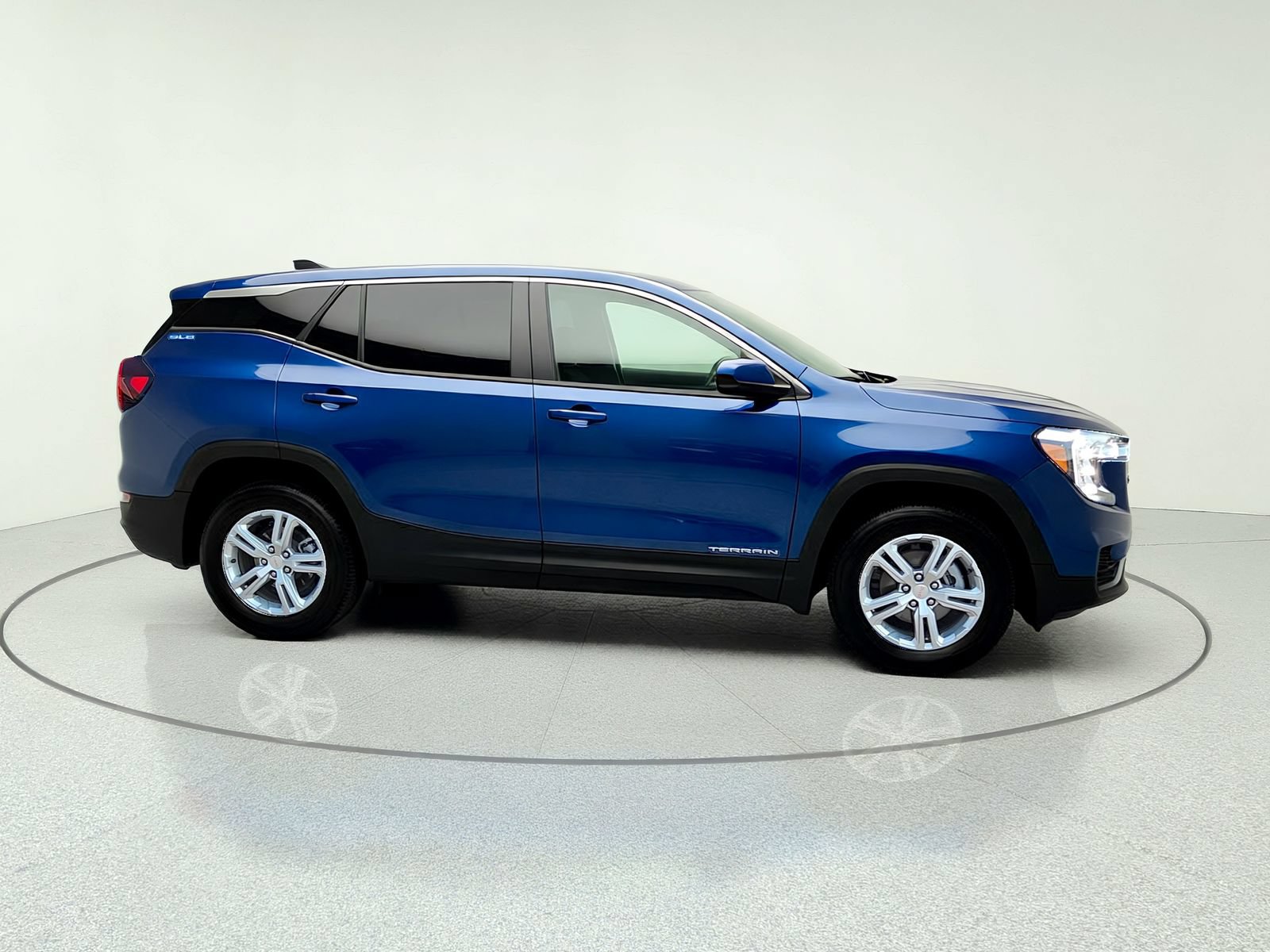 Used 2024 GMC Terrain SLE AWD/4WD image 10