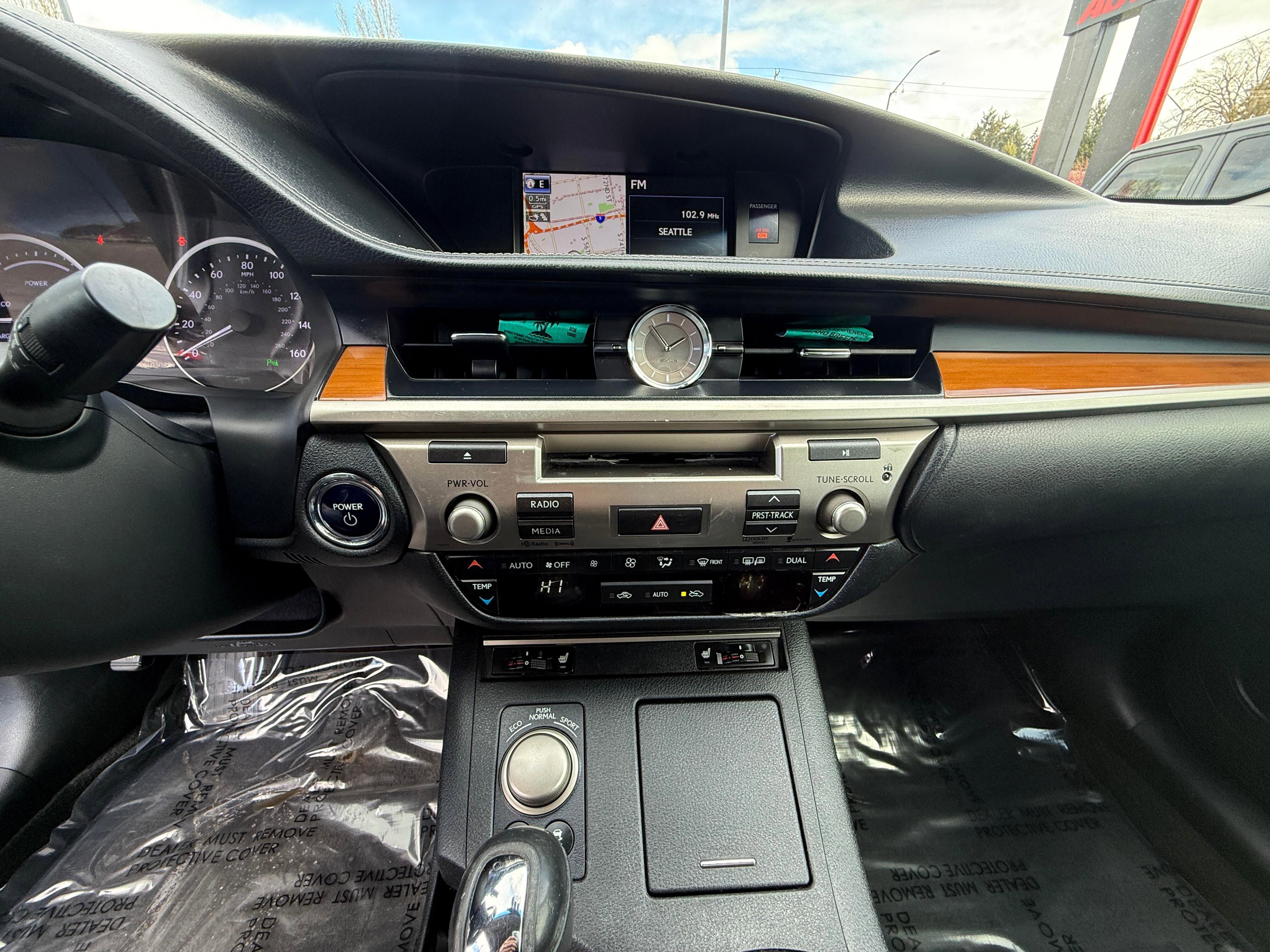 Used 2013 Lexus ES 300h w/ Premium Pkg FWD image 13