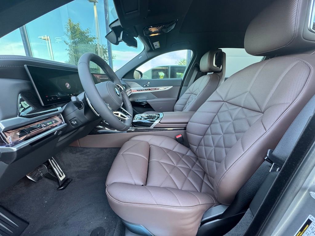 Used 2026 BMW 740i xDrive w/ Premium Package image 16