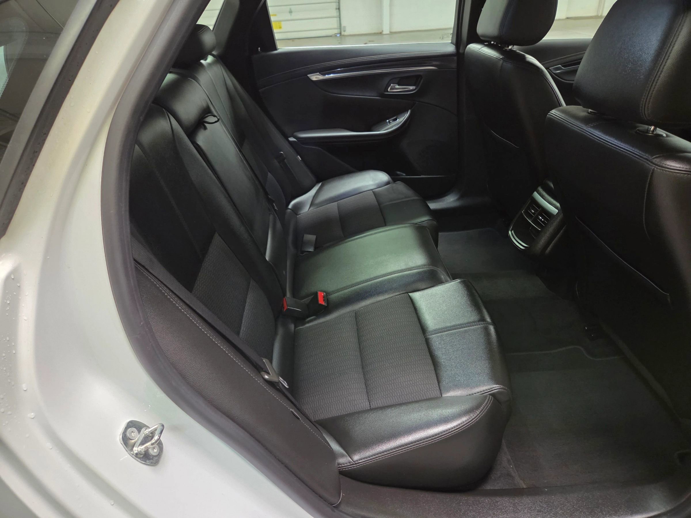 Used 2018 Chevrolet Impala LT FWD image 31
